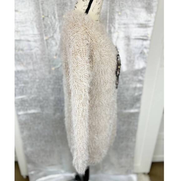 Fashion Minnie Mouse Sequin Fuzzy Eyelash Knit Crew Neck Sweater Size Medium - Picture 5 of 6